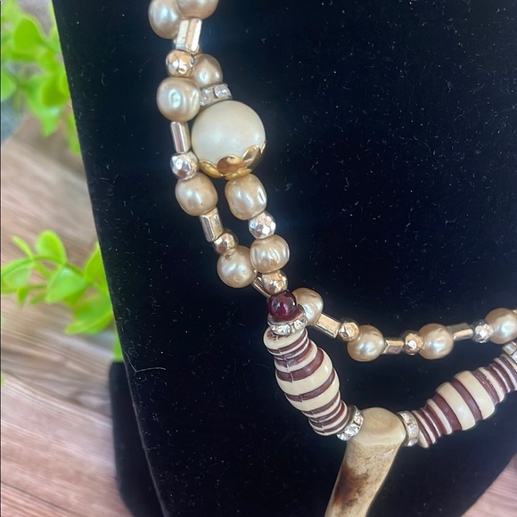 Elegant Gold and Cream Beaded Necklace - Picture 6 of 6